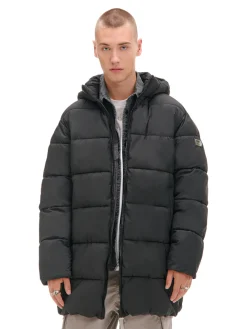 Czarny pikowany płaszcz z kapturem