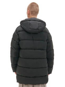 Czarny pikowany płaszcz z kapturem