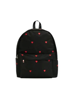 Czarny plecak w serca