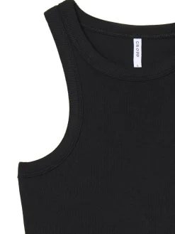 Czarny prążkowany top