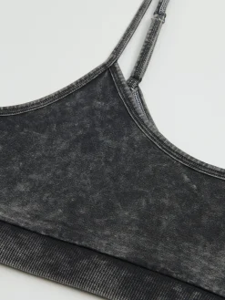 Czarny stanik sportowy