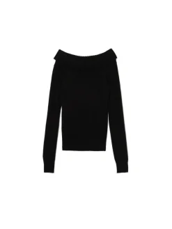 Czarny sweter typu carmen