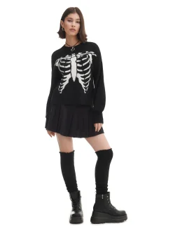 Czarny sweter z kontrastowym nadrukiem