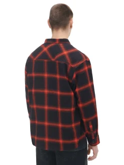 Czerwona flanelowa koszula w kratę