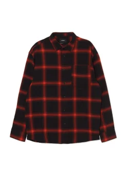 Czerwona flanelowa koszula w kratę