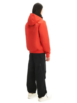 Czerwona kurtka z kapturem