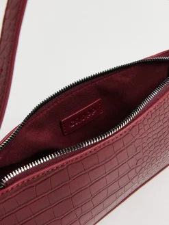 Czerwona torebka z imitacji skóry
