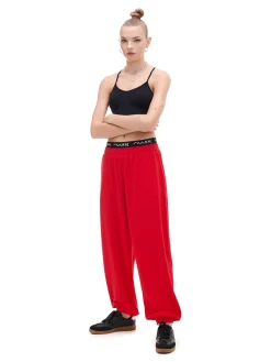 Czerwone dresowe joggery