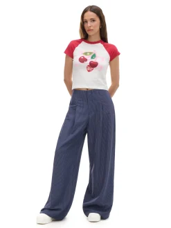 Dopasowany T-shirt z wiśniami