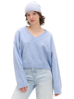 Gładki jasnoniebieski sweter