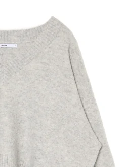 Gładki jasnoszary sweter