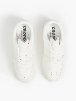 Gładkie białe sneakersy