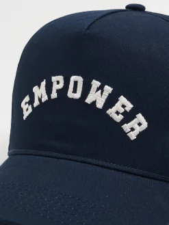 Granatowa czapka z daszkiem