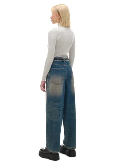 Granatowe jeansy skater z efektem sprania