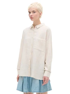 Jasna koszula oversize z rustykalną strukturą