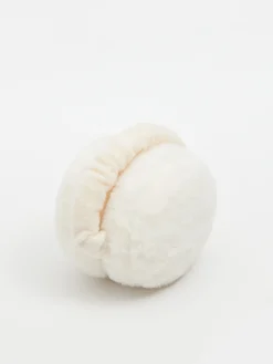 Jasne futrzane nauszniki