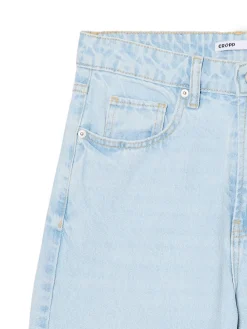 Jasne jeansy mom z wysokim stanem