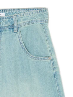 Jasne jeansy skater z efektem sprania