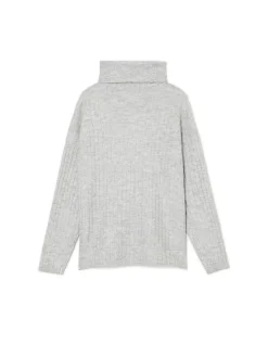 Jasnoszary sweter z golfem