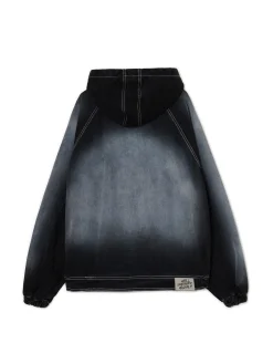 Jeansowa kurtka z efektem przetarcia