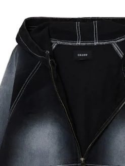 Jeansowa kurtka z efektem przetarcia