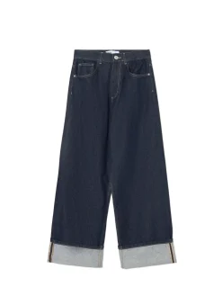 Jeansy baggy z podwiniętymi nogawkami