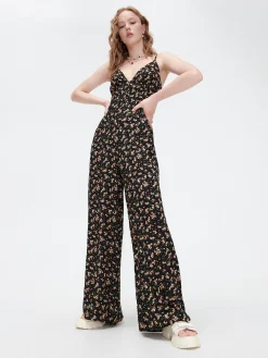 Kombinezon w kwiaty z wiązaniem