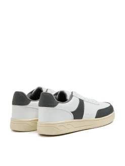 Kontrastowe sportowe sneakersy