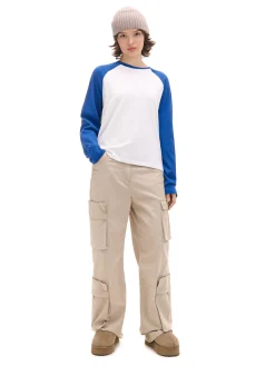 Koszulka longsleeve z niebieskimi rękawami