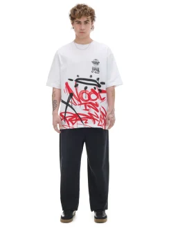 Koszulka z nadrukiem typu graffiti