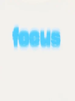 Koszulka z ozdobnym napisem