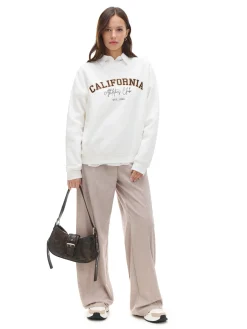 Kremowa bluza z naszywkami