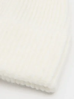 Kremowa czapka z domieszką wełny