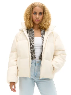 Kremowa kurtka puffer z kapturem