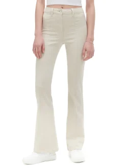 Kremowe spodnie flare