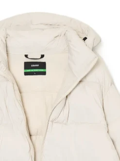 Kremowy pikowany płaszcz z kapturem