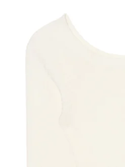 Kremowy sweter z odkrytymi ramionami