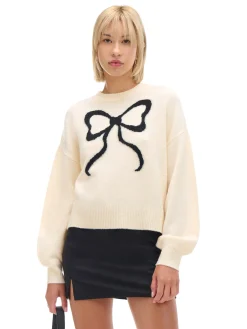 Kremowy sweter ze wstążką