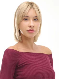 Krótki sweter z odkrytymi ramionami