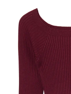 Krótki sweter z odkrytymi ramionami