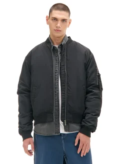 Kurtka bomber z kieszenią na rękawie