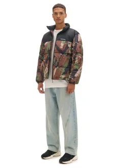 Kurtka puffer z militarnym nadrukiem