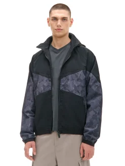 Kurtka z chowanym kapturem i nadrukiem