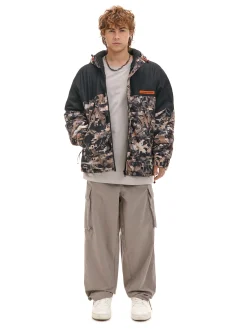 Kurtka z kapturem z jesiennym motywem