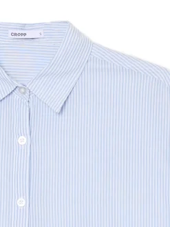 Luźna niebieska koszula crop