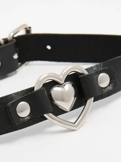 Naszyjnik choker z metalowymi detalami