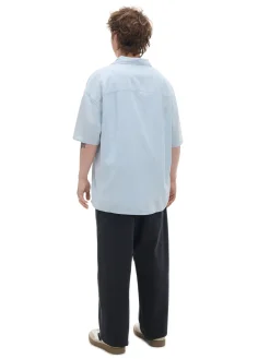 Niebieska klasyczna koszula