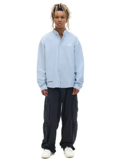 Niebieska koszula z ozdobnym wykończeniem