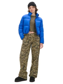 Niebieska kurtka puffer