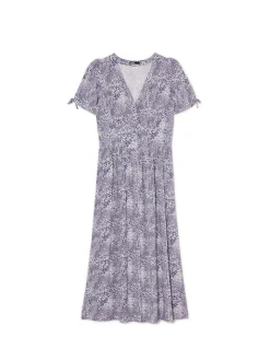 Niebieska sukienka midi w kwiaty